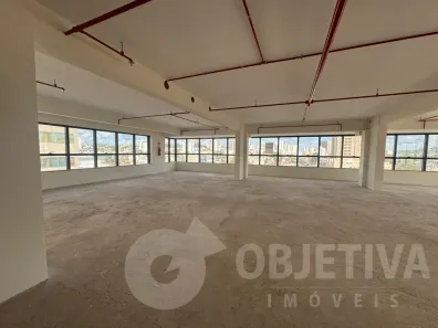 Sala Comercial para alugar, 210m² no Tabajaras, Uberlândia