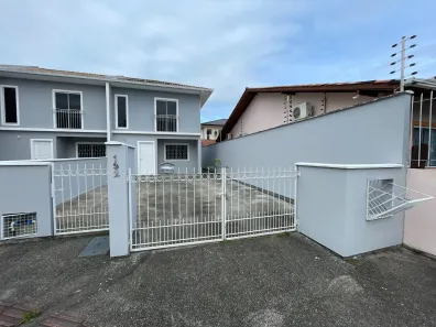 Sobrado com 2 Quartos para alugar, 70m² no Nova Palhoça, Palhoça