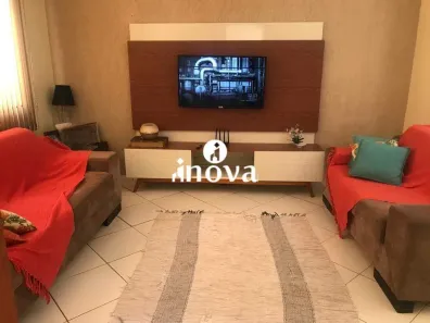 Casa com 3 Quartos à venda, 141m² no Olinda, Uberaba