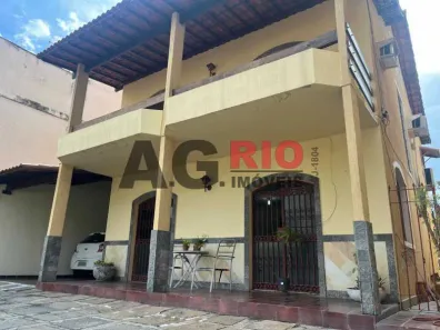 Casa de Condomínio com 3 Quartos à venda, 245m² no Vila Valqueire, Rio de Janeiro