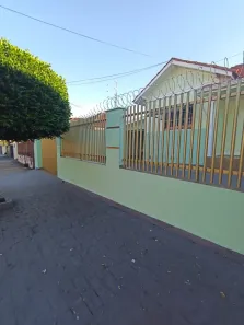 Casa com 3 Quartos para alugar, 100m² no Vila Matarazzo, Londrina