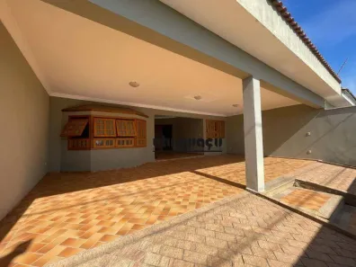 Casa com 4 Quartos para alugar, 300m² no Parque Residencial Presidente Médici, Itu