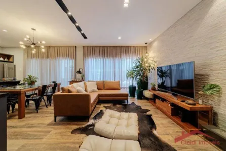 Casa com 4 Quartos à venda, 235m² no Vila Nova, Joinville