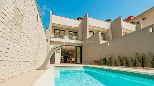 Casa com 3 Quartos à venda, 167m² no Santo Antônio, Joinville