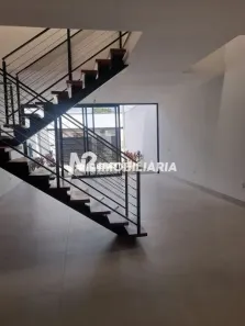 Sobrado com 3 Quartos à venda, 178m² no Segismundo Pereira, Uberlândia