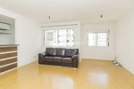 Apartamento com 2 Quartos à venda, 65m² no Vila Ipiranga, Porto Alegre