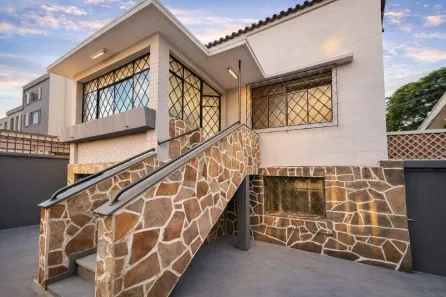 Imóvel Comercial com 8 Quartos para alugar, 350m² no Santa Efigênia, Belo Horizonte