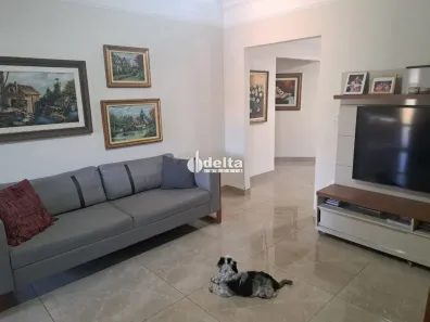 Casa com 3 Quartos à venda, 190m² no Nossa Senhora das Graças, Uberlândia