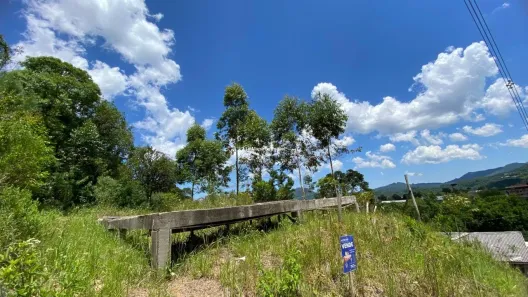 Lote/Terreno à venda, 350m² no Várzea Grande 1º de Maio, Gramado