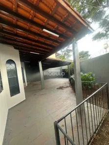 Casa com 3 Quartos à venda, 230m² no Presidente Roosevelt, Uberlândia