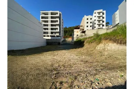 Lote/Terreno à venda, 741m² no Lourdes, Juiz de Fora