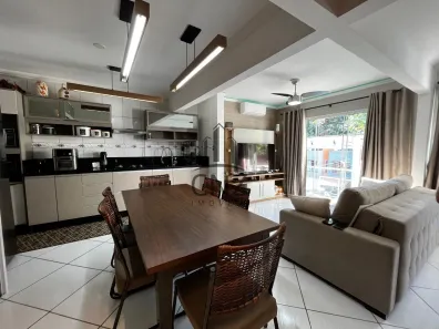 Sobrado com 3 Quartos para venda ou aluguel, 107m² no Azambuja, Brusque