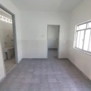 Casa com 1 Quarto para alugar, 32m² no Ramos, Rio de Janeiro
