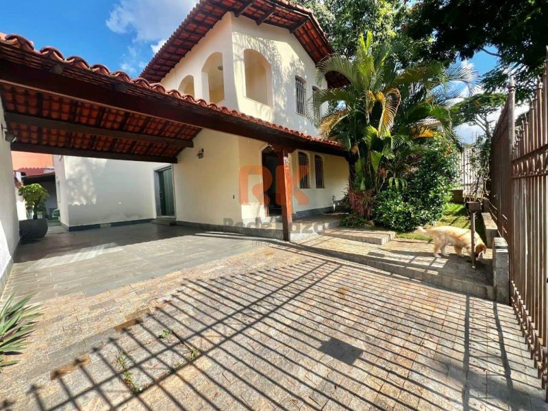Casa com 4 quartos — Santa Amélia, Belo Horizonte