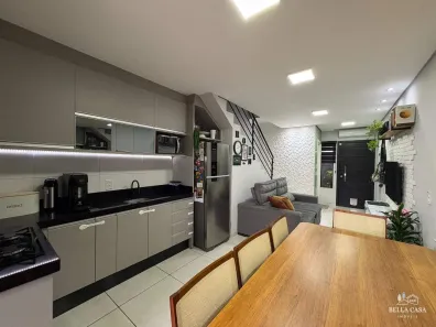 Casa com 2 Quartos à venda, 70m² no Iririú, Joinville