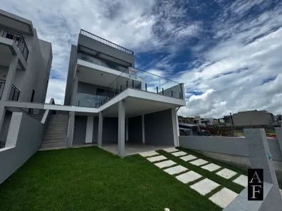 Sobrado com 3 Quartos para alugar, 150m² no Ferraz, Garopaba