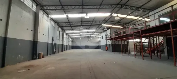 Galpão/Depósito/Armazém para venda ou aluguel, 3200m² no Centro, Diadema