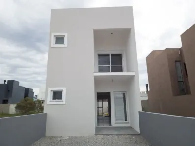 Casa com 3 Quartos à venda, 150m² no Laranjal, Pelotas