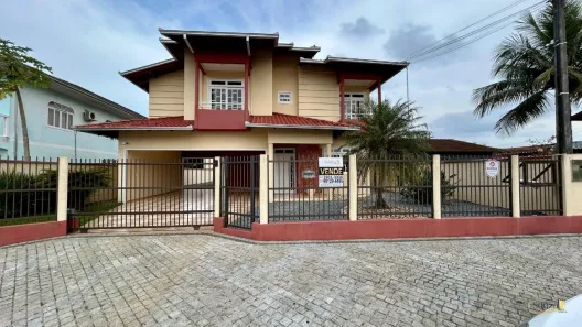 Casa com 3 Quartos à venda, 219m² no Iririú, Joinville