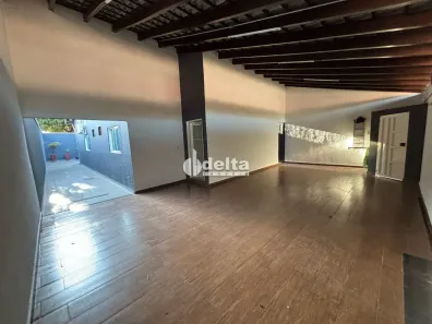 Casa com 3 Quartos para alugar, 175m² no Laranjeiras, Uberlândia
