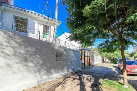 Casa com 2 Quartos à venda, 213m² no Santa Cecília, Porto Alegre