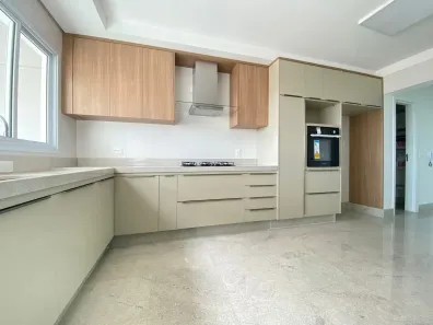 Apartamento com 4 Quartos para alugar, 197m² no Osvaldo Rezende, Uberlândia
