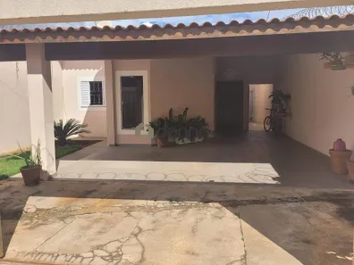 Casa com 3 Quartos para alugar, 173m² no Lourdes, Uberaba