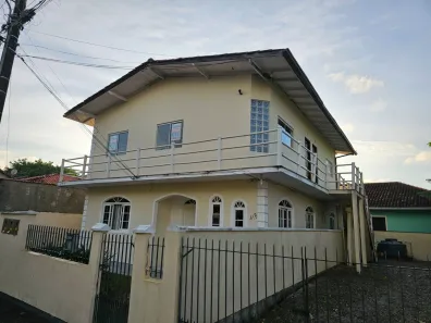 Apartamento com 2 Quartos para alugar, 40m² no Carianos, Florianópolis