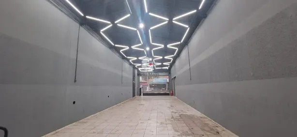 Ponto Comercial para alugar, 232m² no km 18, Osasco