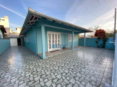 Casa com 3 Quartos para alugar, 252m² no Itacolomi, Balneário Piçarras