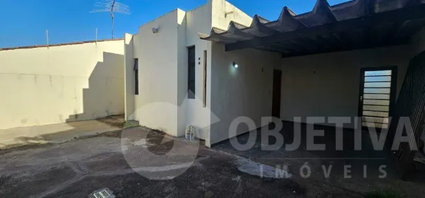 Casa com 3 Quartos para alugar, 110m² no Carajás, Uberlândia