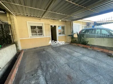 Casa com 2 Quartos para alugar, 75m² no Jardim Betânia, Cachoeirinha