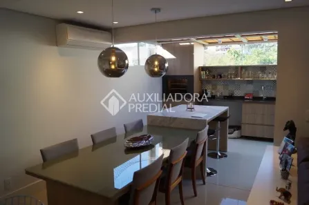 Sobrado com 3 Quartos à venda, 178m² no Teresópolis, Porto Alegre