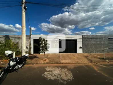 Casa com 2 Quartos para alugar, 50m² no Mansour III, Uberlândia