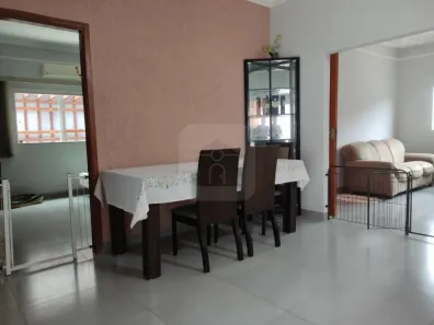 Casa com 4 Quartos à venda, 200m² no Segismundo Pereira, Uberlândia
