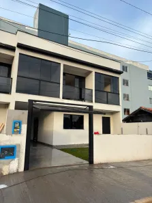 Sobrado com 3 Quartos à venda, 120m² no Ingleses do Rio Vermelho, Florianópolis
