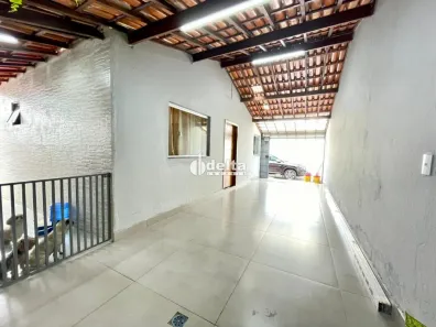 Casa com 2 Quartos à venda, 94m² no Laranjeiras, Uberlândia