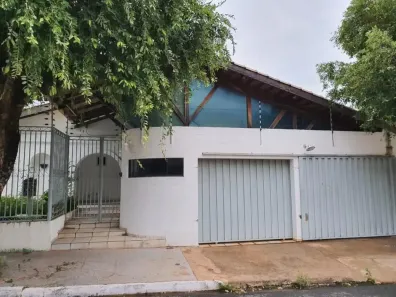 Casa com 4 Quartos para alugar, 250m² no Jardim das Américas, Cuiabá