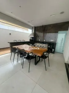 Casa de Condomínio com 3 Quartos para alugar, 180m² no Gávea, Uberlândia