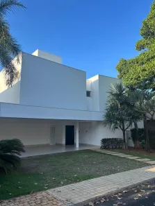 Sobrado com 4 Quartos à venda, 376m² no Nova Uberlândia, Uberlândia