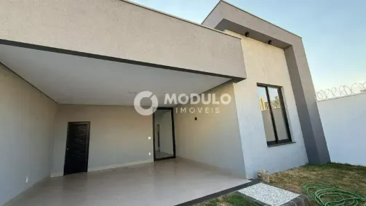 Casa com 3 Quartos à venda, 250m² no Novo Mundo, Uberlândia