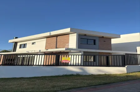 Sobrado com 2 Quartos à venda, 79m² no Pinheirinho, Pato Branco