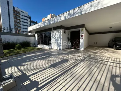 Casa com 4 Quartos à venda, 305m² no Hugo Lange, Curitiba