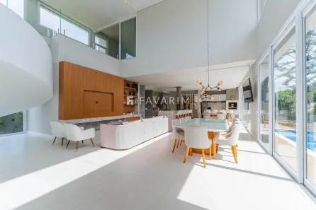 Casa de Condomínio com 4 Quartos para venda ou aluguel, 374m² no Orleans, Curitiba