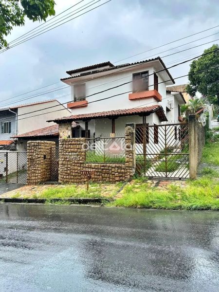 Casa com 4 quartos — Planalto, Belo Horizonte