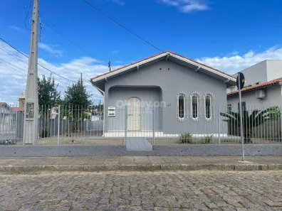 Casa com 3 Quartos para alugar, 150m² no Oficinas, Tubarão