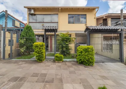 Casa com 3 Quartos à venda, 230m² no Cavalhada, Porto Alegre