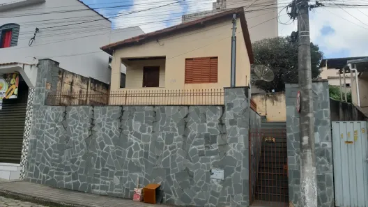 Casa com 2 Quartos à venda, 140m² no Centro, São Lourenço