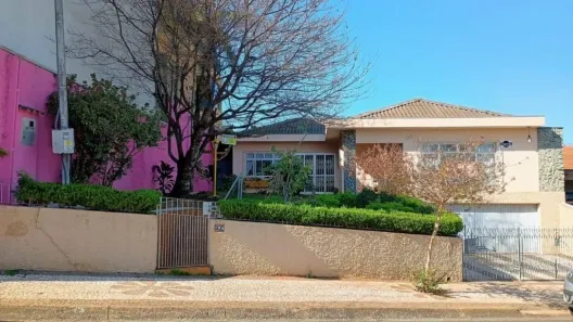 Casa com 3 Quartos à venda, 200m² no Uvaranas, Ponta Grossa
