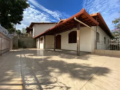 Casa com 4 Quartos à venda, 300m² no Diamante (Barreiro), Belo Horizonte